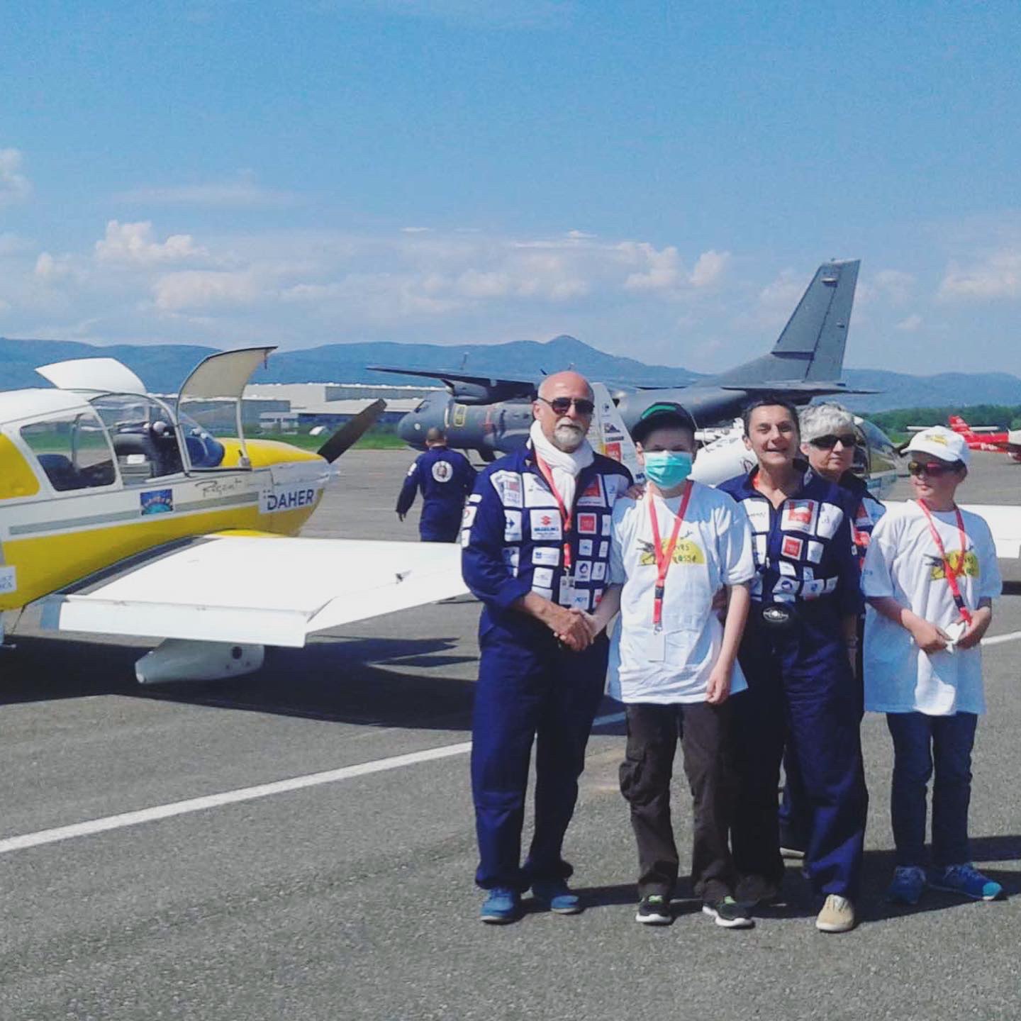 les enfants ont fait un tour en avion et ont survolé l'Alsace